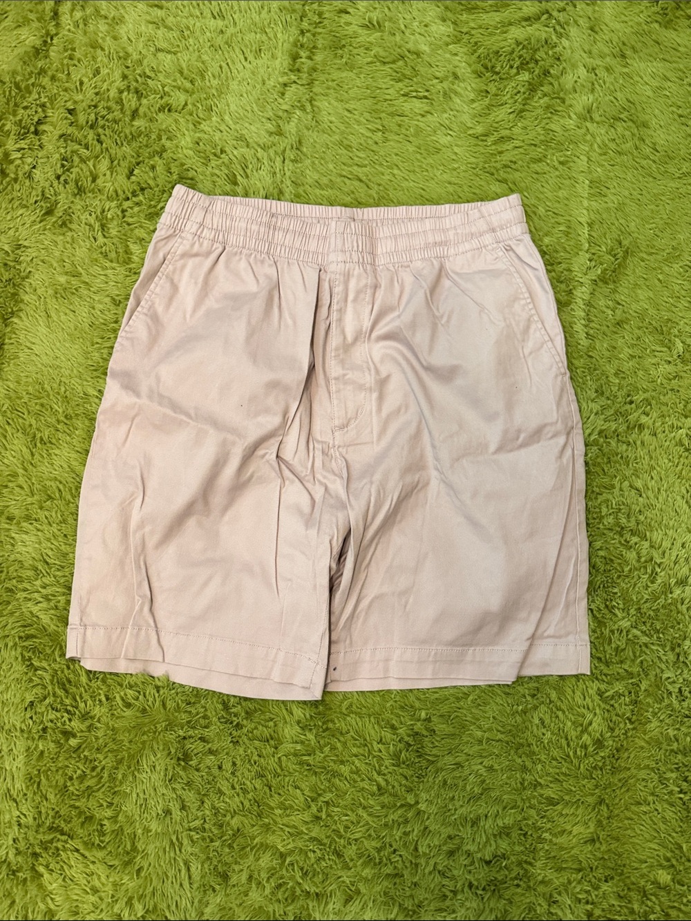 Uniqlo Men's Cargo Shorts in Light Beige